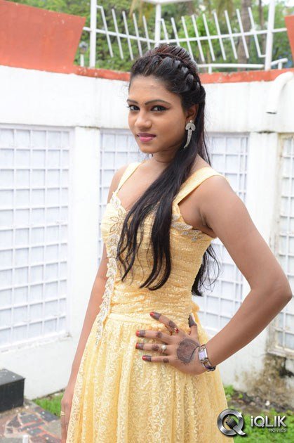 Bannisha-At-Lovers-Park-Movie-Opening